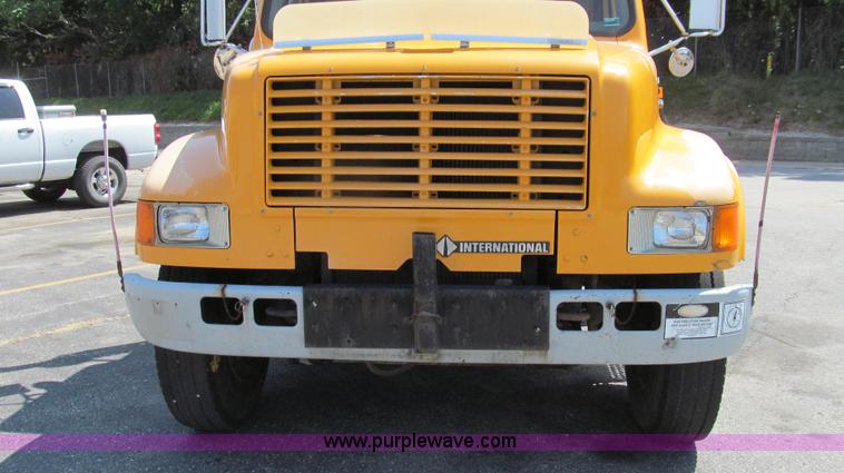 image for item G2047 1996 International 4900 crane truck