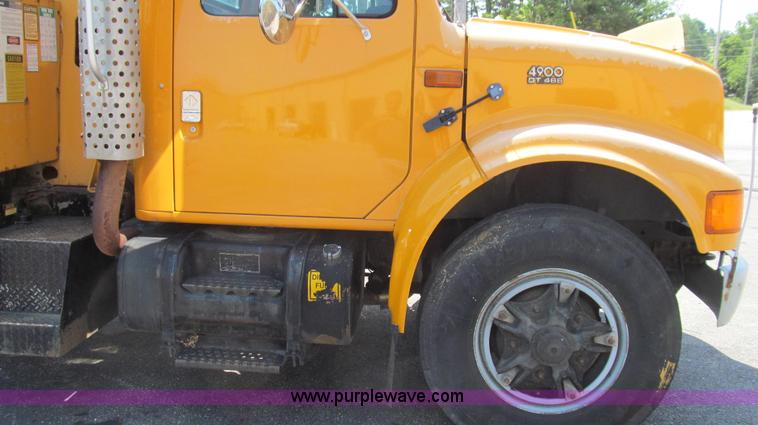 image for item G2047 1996 International 4900 crane truck