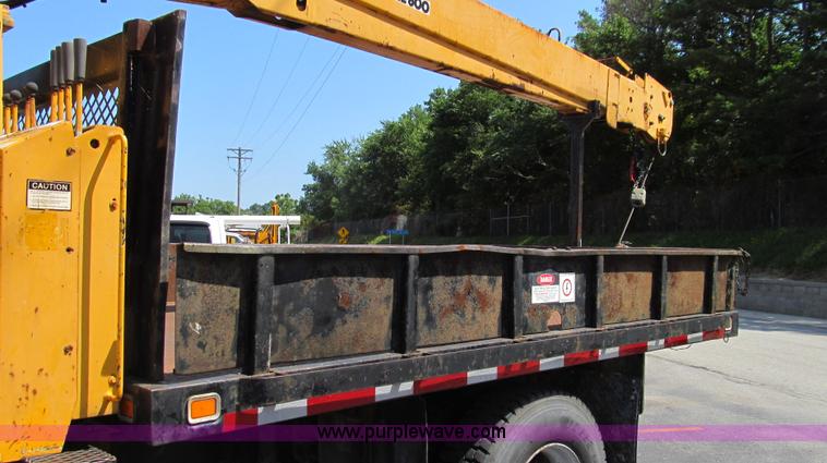 image for item G2047 1996 International 4900 crane truck