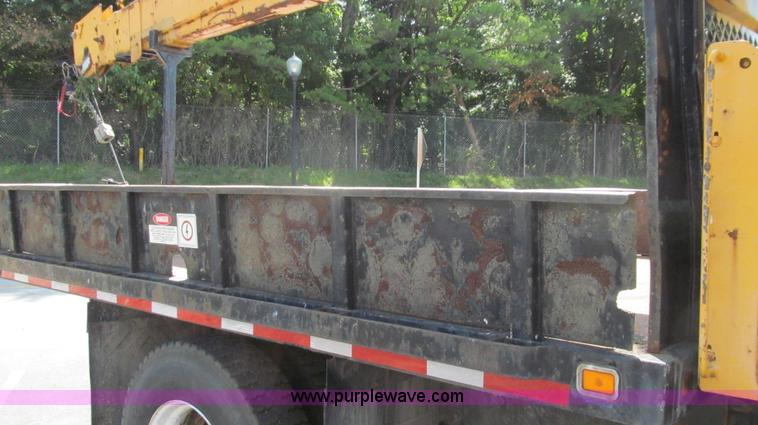 image for item G2047 1996 International 4900 crane truck