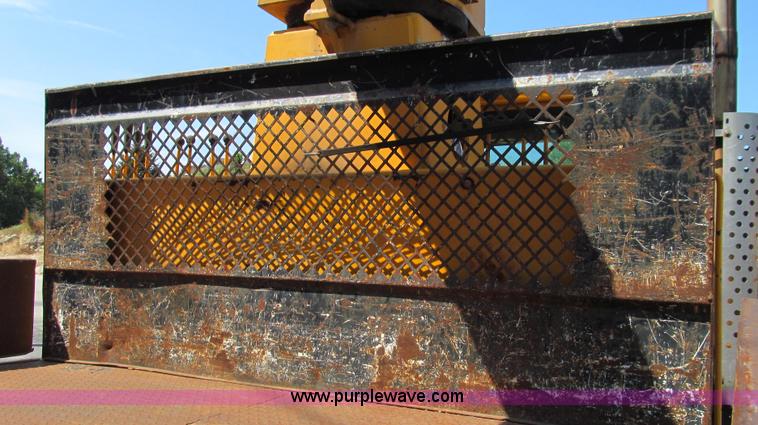 image for item G2047 1996 International 4900 crane truck