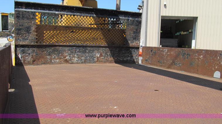 image for item G2047 1996 International 4900 crane truck