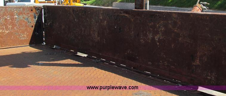 image for item G2047 1996 International 4900 crane truck