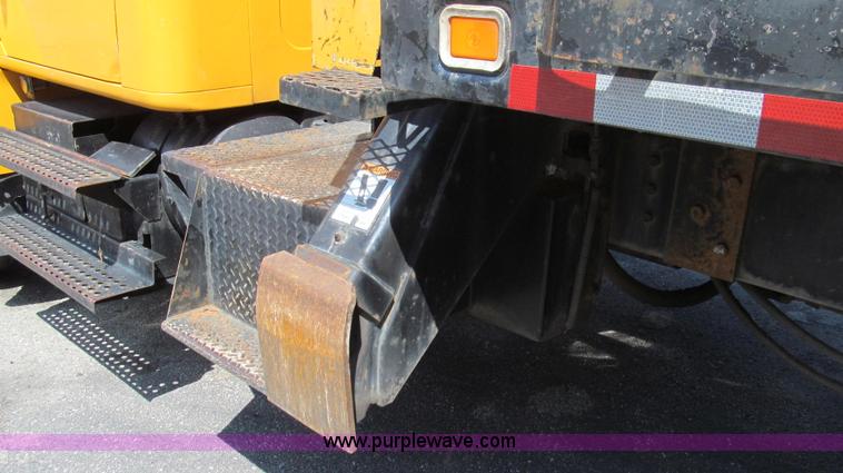 image for item G2047 1996 International 4900 crane truck