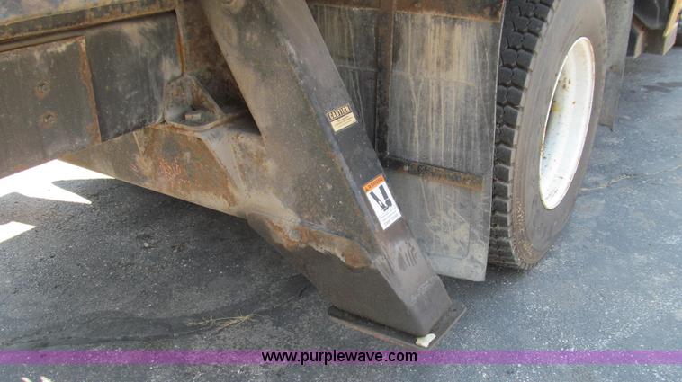 image for item G2047 1996 International 4900 crane truck