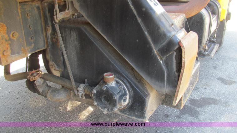 image for item G2047 1996 International 4900 crane truck