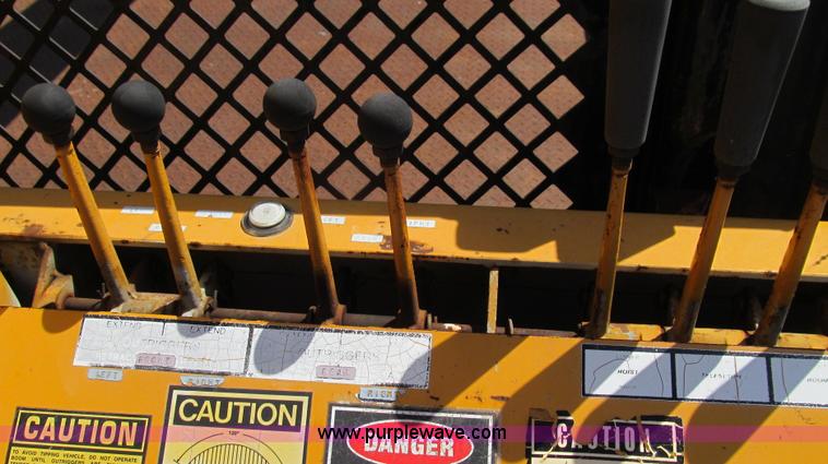 image for item G2047 1996 International 4900 crane truck