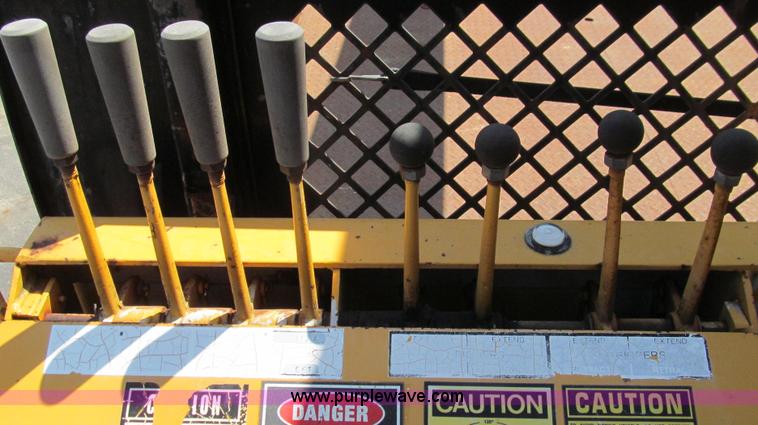 image for item G2047 1996 International 4900 crane truck