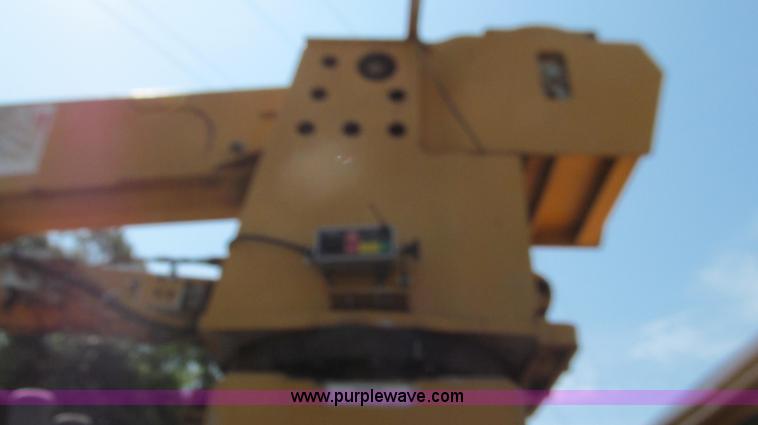 image for item G2047 1996 International 4900 crane truck