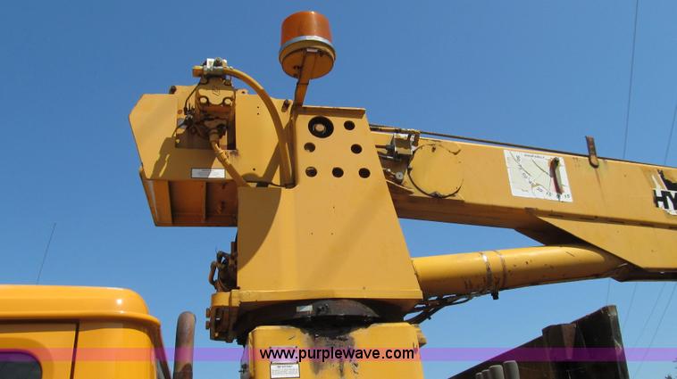 image for item G2047 1996 International 4900 crane truck