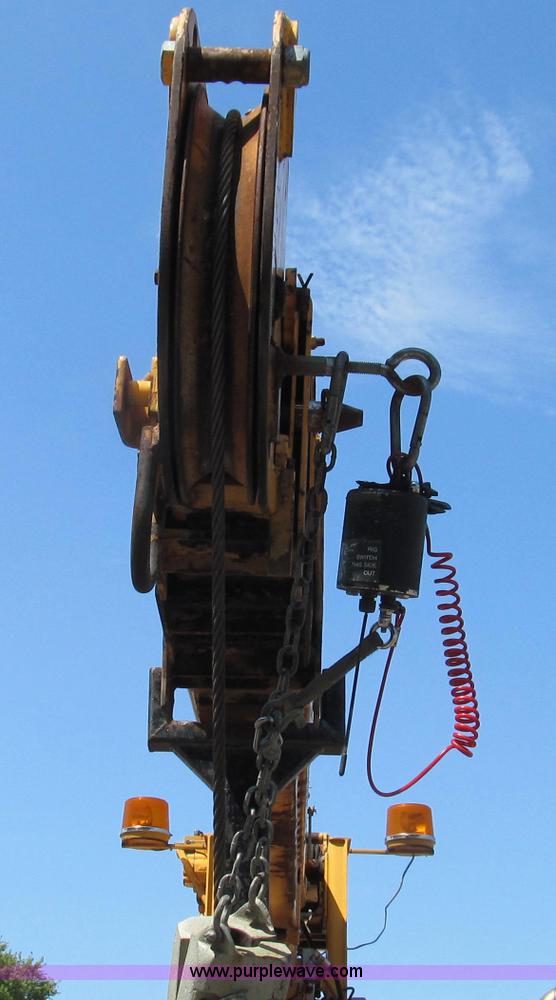 image for item G2047 1996 International 4900 crane truck