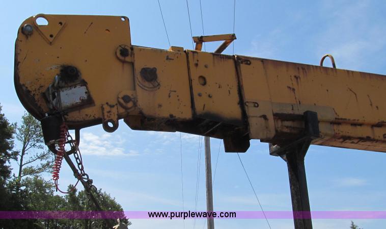 image for item G2047 1996 International 4900 crane truck