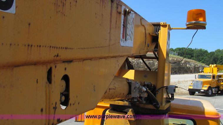 image for item G2047 1996 International 4900 crane truck