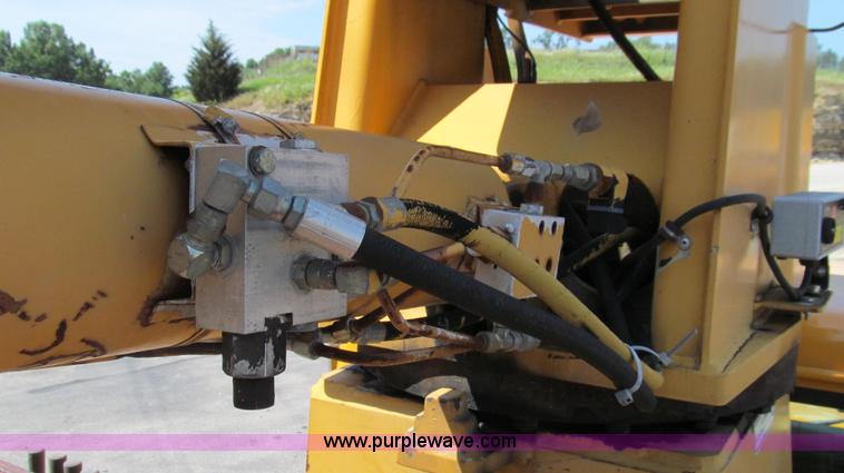 image for item G2047 1996 International 4900 crane truck