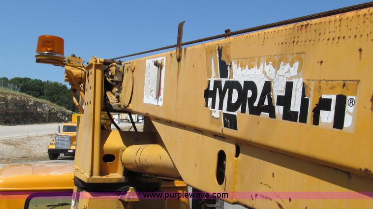 image for item G2047 1996 International 4900 crane truck