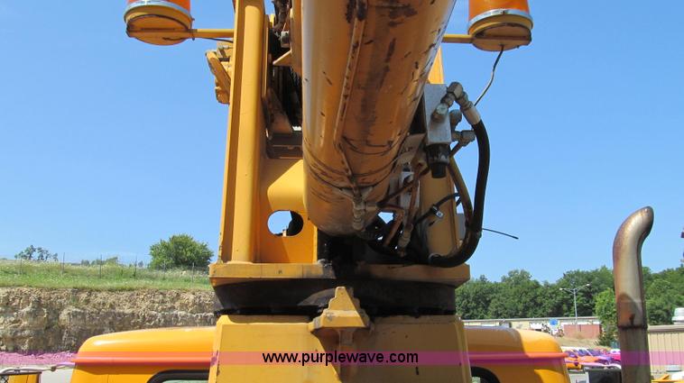 image for item G2047 1996 International 4900 crane truck