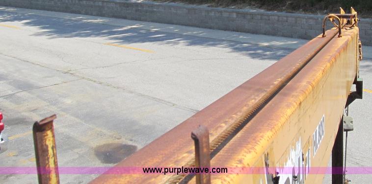 image for item G2047 1996 International 4900 crane truck