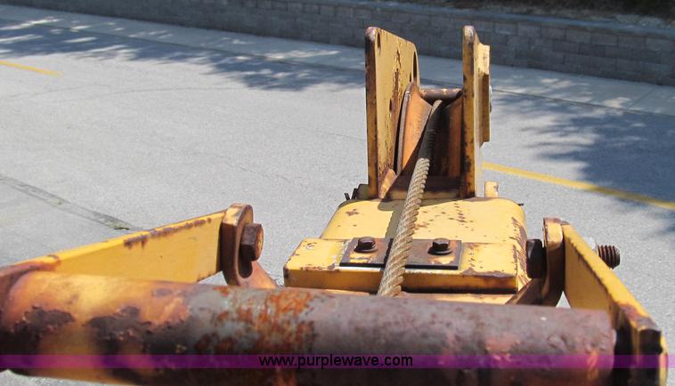 image for item G2047 1996 International 4900 crane truck