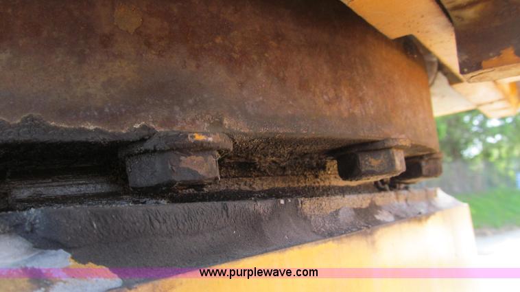 image for item G2047 1996 International 4900 crane truck