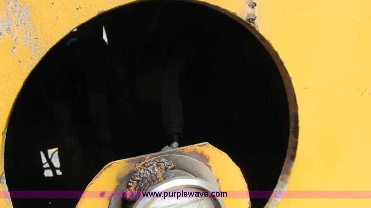 image for item G2047 1996 International 4900 crane truck