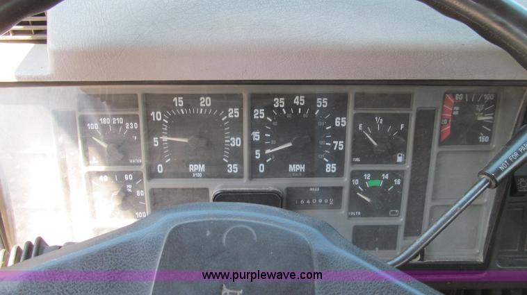 image for item G2047 1996 International 4900 crane truck