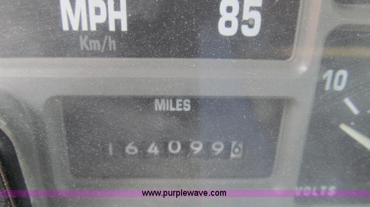 image for item G2047 1996 International 4900 crane truck