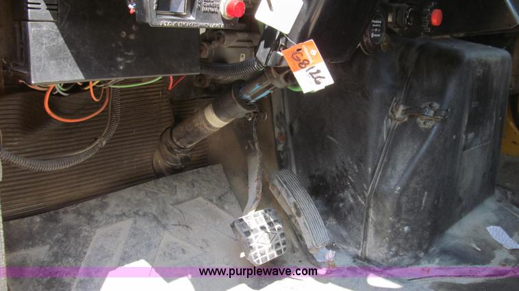 image for item G2047 1996 International 4900 crane truck