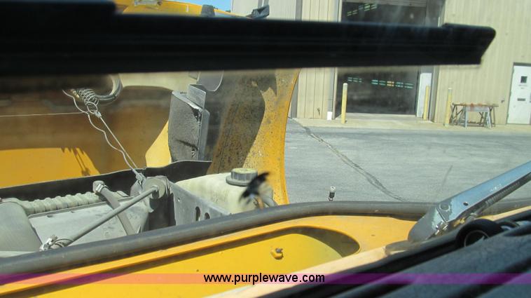 image for item G2047 1996 International 4900 crane truck