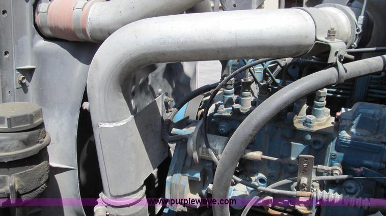 image for item G2047 1996 International 4900 crane truck