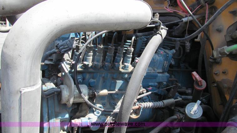 image for item G2047 1996 International 4900 crane truck