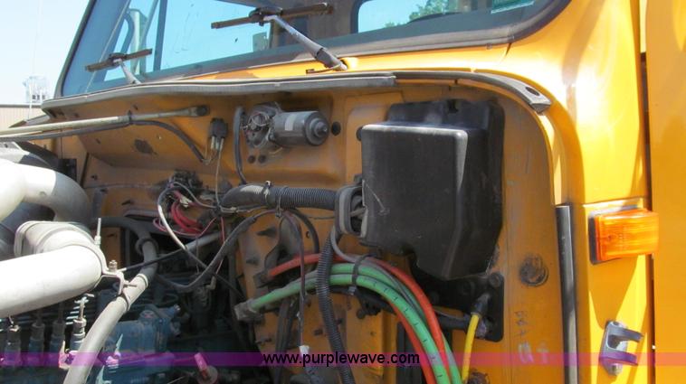 image for item G2047 1996 International 4900 crane truck