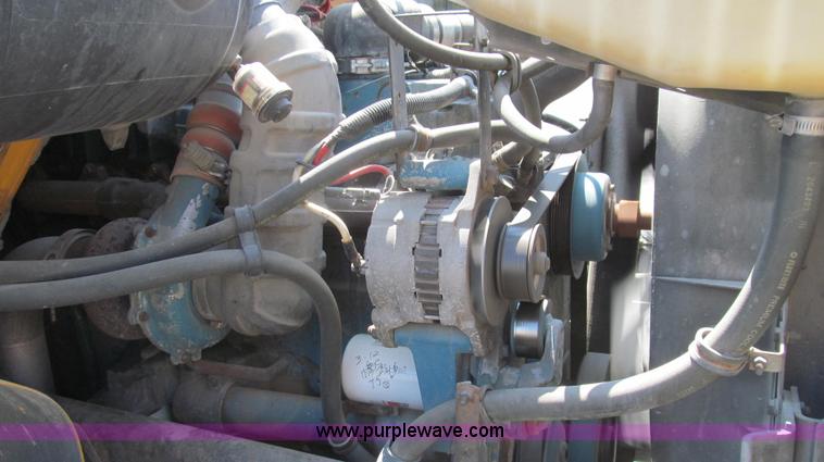 image for item G2047 1996 International 4900 crane truck