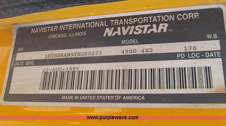 image for item G2047 1996 International 4900 crane truck