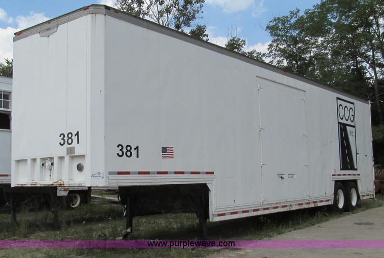 image for item G2048 1982 Kentucky dry van trailer