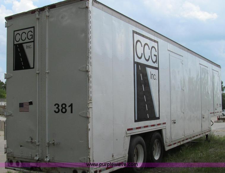 image for item G2048 1982 Kentucky dry van trailer
