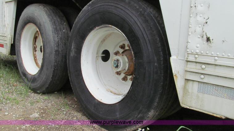 image for item G2048 1982 Kentucky dry van trailer