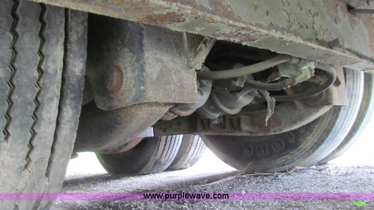 image for item G2048 1982 Kentucky dry van trailer