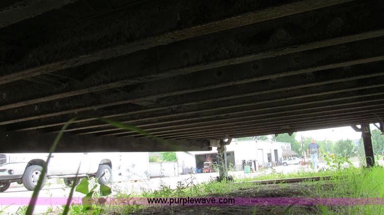 image for item G2048 1982 Kentucky dry van trailer