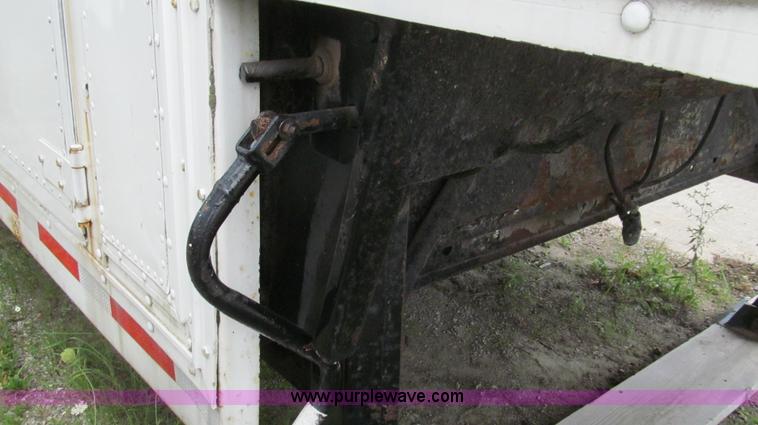 image for item G2048 1982 Kentucky dry van trailer