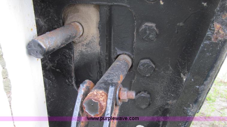 image for item G2048 1982 Kentucky dry van trailer