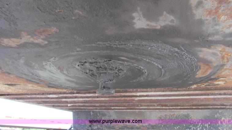 image for item G2048 1982 Kentucky dry van trailer