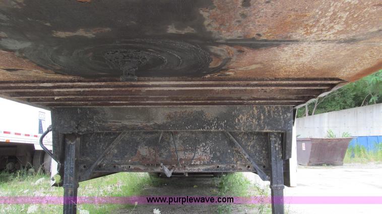 image for item G2048 1982 Kentucky dry van trailer