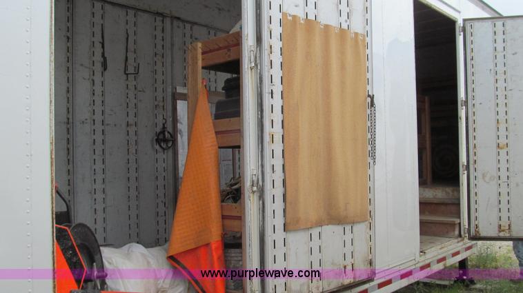 image for item G2048 1982 Kentucky dry van trailer