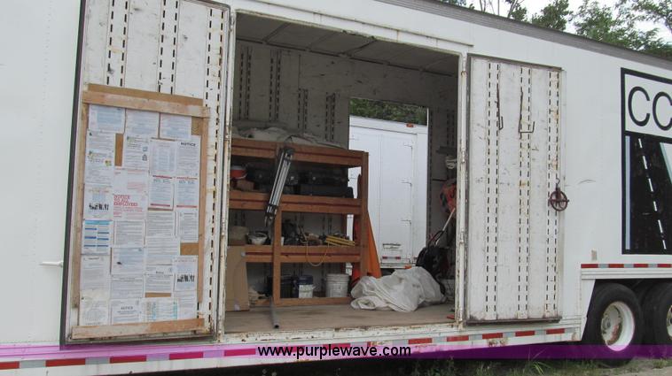 image for item G2048 1982 Kentucky dry van trailer