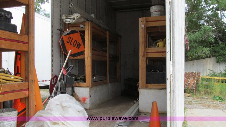 image for item G2048 1982 Kentucky dry van trailer