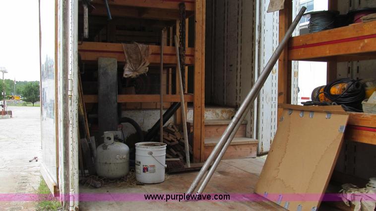 image for item G2048 1982 Kentucky dry van trailer