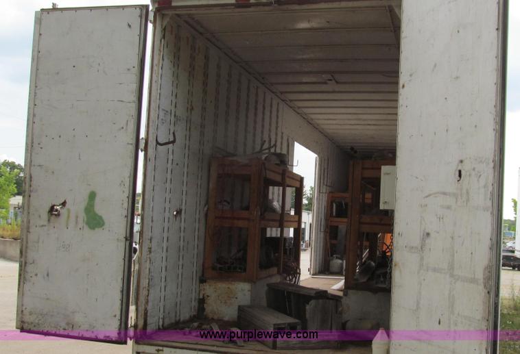 image for item G2048 1982 Kentucky dry van trailer