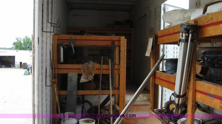 image for item G2048 1982 Kentucky dry van trailer