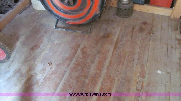 image for item G2048 1982 Kentucky dry van trailer