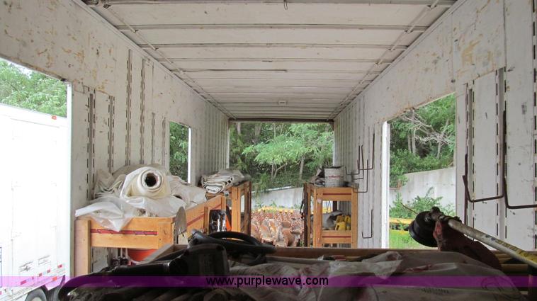 image for item G2048 1982 Kentucky dry van trailer